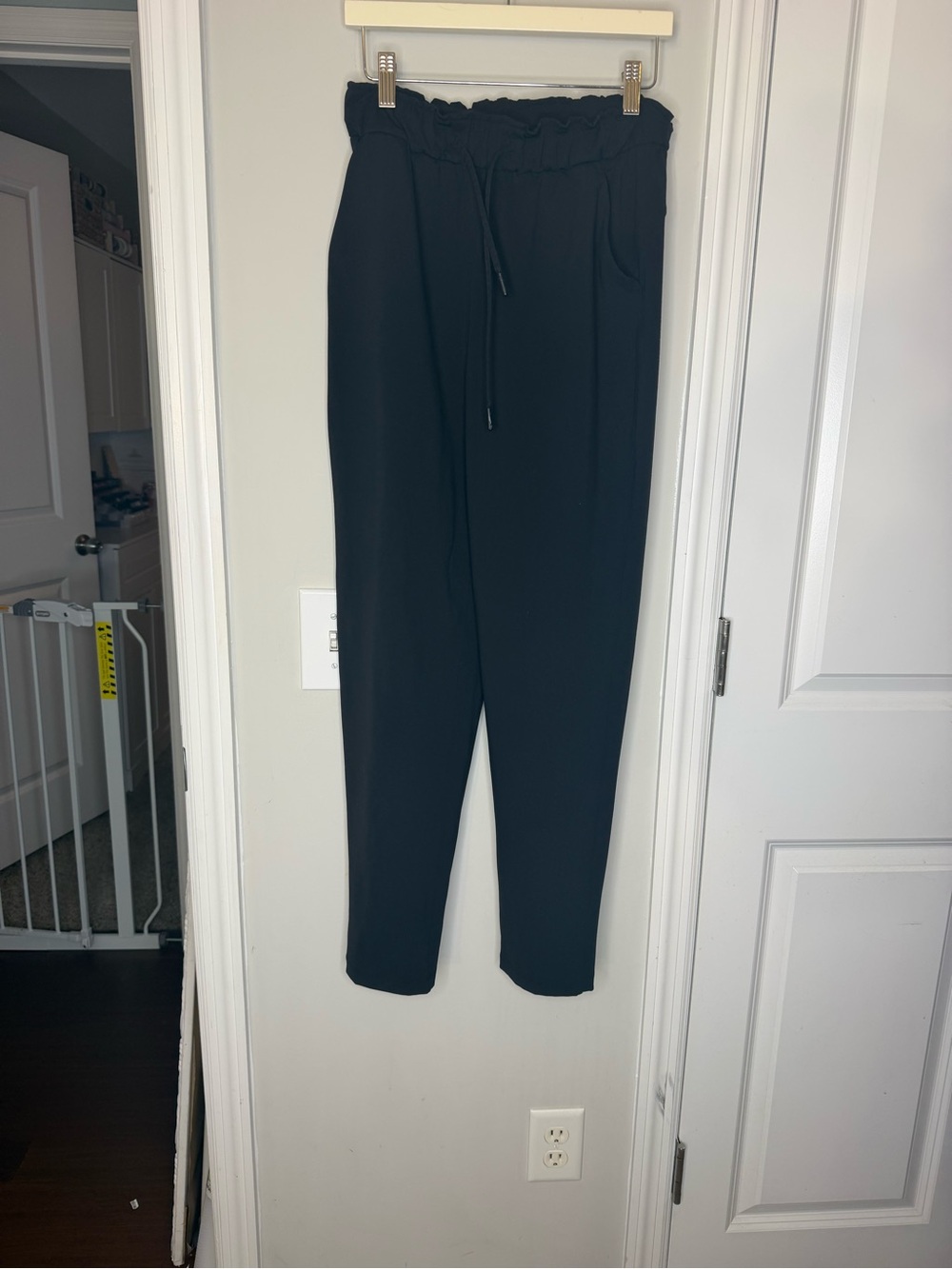 Lululemon women  Drawstring Tapered Pants